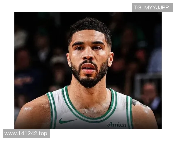 镜头捕捉:塔图姆赛场小动作引发热议 镜头捕捉:塔图姆赛场小动作引发热议